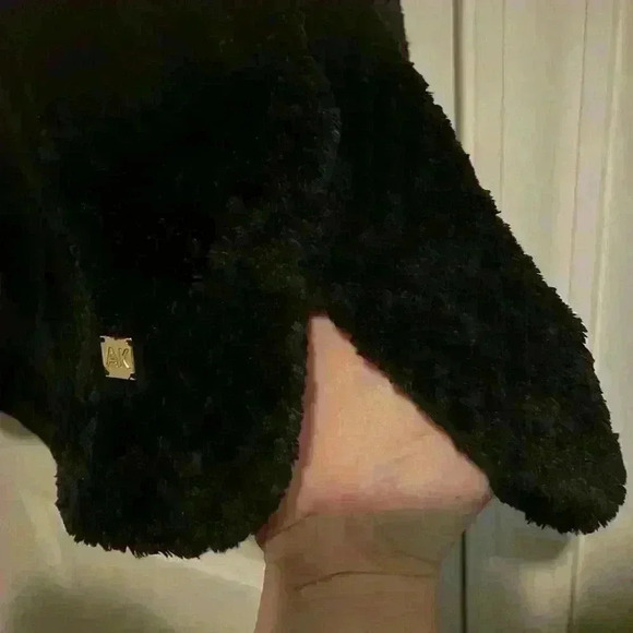 Anne Klein size L faux fur soft hoodie w gold zipper NWT - Picture 9 of 13